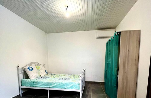 Fontaine de Moutte House | Homerez - House for 4 ppl. with swimming-pool and garden at Fort-de-France
