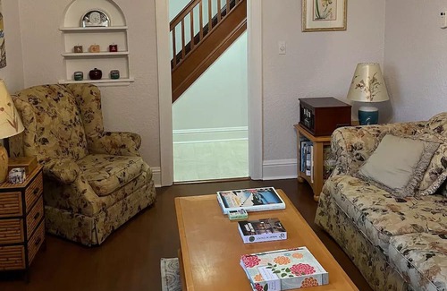 Sudbury House | Little retro lake house 3 floors + sauna