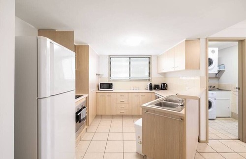 Labrador House | Tranquil 3BR Unit, Storyful Charm, Free Parking