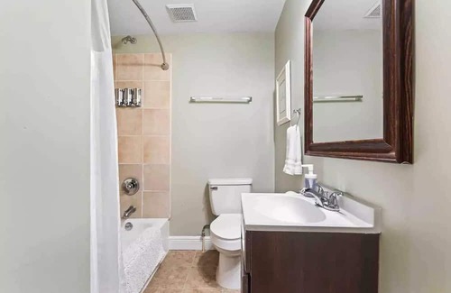 West End Apartment | Newly Renovated-In Historic West End-Sleeps 8