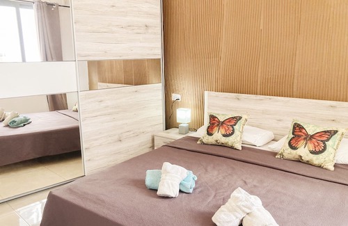 Pieta Apartment | XL Central Home, Close to Valletta and Sliema, King Size Bed