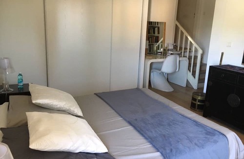 Florentin House | Holiday Home 'Mulberry House' with Private Pool, Private Terrace and Wi-Fi