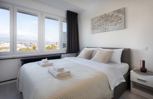 Zagreb Apartment | Spacious 2BDR Apartment- Skyline View