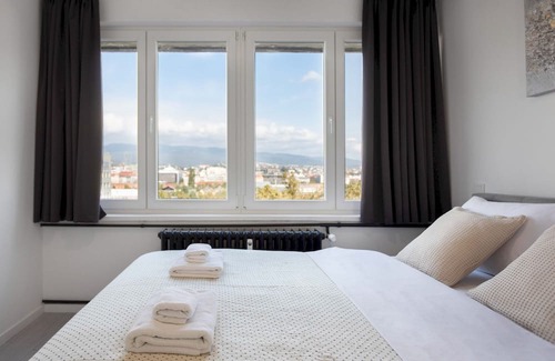 Zagreb Apartment | Spacious 2BDR Apartment- Skyline View