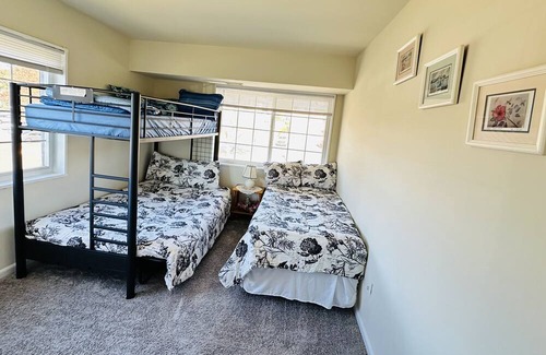 Groveton Apartment | Cozy Apartment in Alexandria near D.C