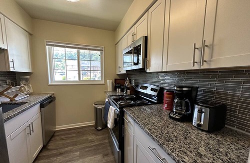 Groveton Apartment | Cozy Apartment in Alexandria near D.C