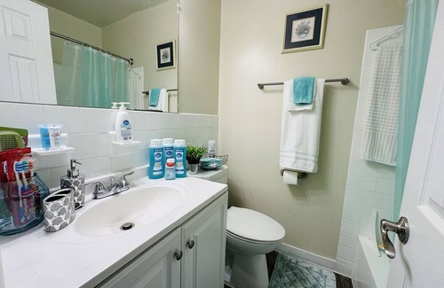 Groveton Apartment | Cozy Apartment in Alexandria near D.C