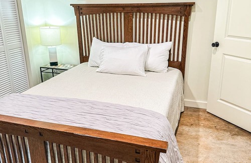 Calverton Other | Modern Farmhouse surrounded by woods. Shopping wineries breweries hiking nearby