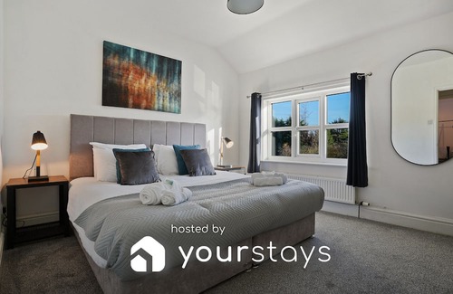 Macclesfield House | Cottage Cross: Spacious 2-Bed Charm, Where Home Whispers Warmth and Comfort!