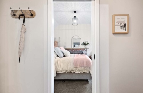 Ballarat East Cottage | Meet Maggie May, the cutest renovated 1850s miners cottage, close to attractions