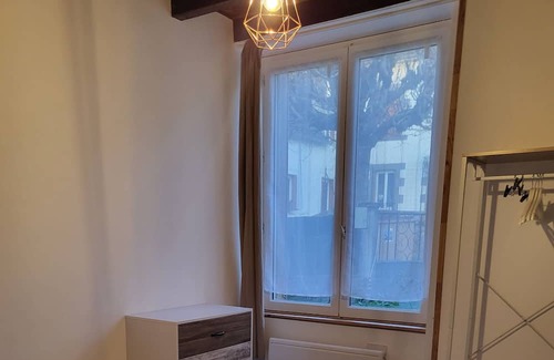 Tauves Apartment | Location Saisonnière La Berbère Dans le Bourg de Tauves