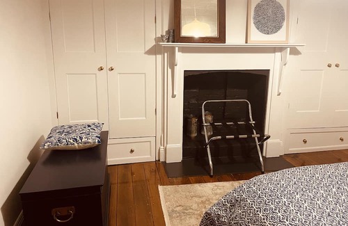 Glen Innes House | Beautiful, spacious 1870s house in centre of town.