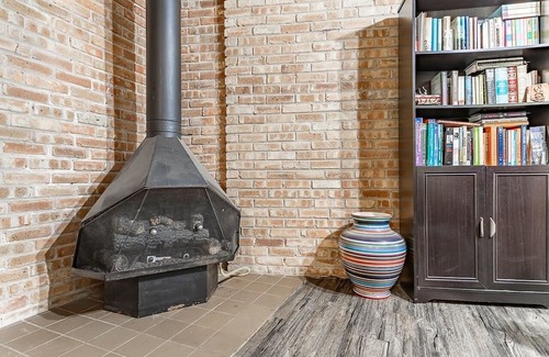 Homewood House | Cozy Rest-Haven, walking distance from Metra station and downtown Flossmoor