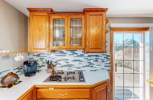 Tower Heights Cottage | Vintage Route 66 cottage with deck, views, yard games - near downtown