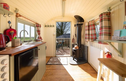 Stoke Rivers Apartment | The Shepherd's Shed, near Brayford