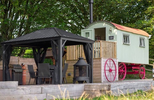 Stoke Rivers Apartment | The Shepherd's Shed, near Brayford