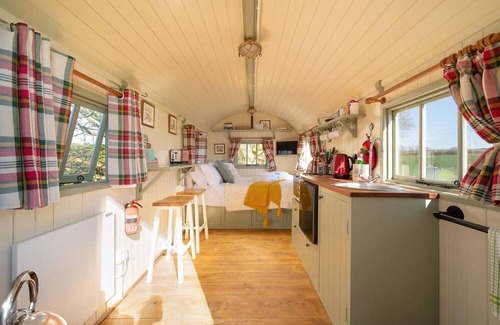 Stoke Rivers Apartment | The Shepherd's Shed, near Brayford