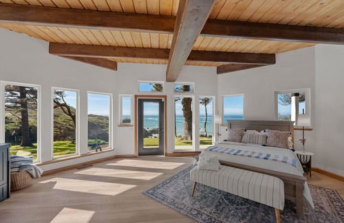 Gold Beach House | Pirate Cove Retreat - Epic Ocean Views, Beach Path