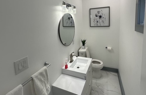 South Richmond House | Holiday Ready 24kt Gold Elegant Home