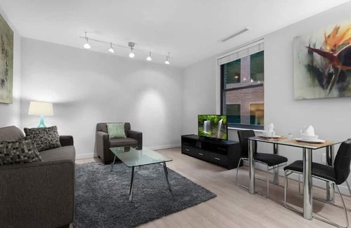 Downtown Washington D.C. House | Stylish 1B Condo | Steps to White House | by GLS