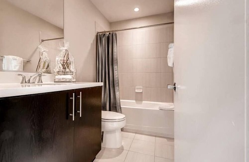 Downtown Washington D.C. House | Clean & Comfy 1BR | Kitchen + Laundry | Free Wifi | Near White House