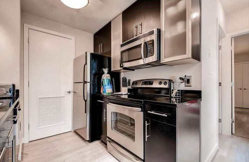 Downtown Washington D.C. House | Clean & Comfy 1BR | Kitchen + Laundry | Free Wifi | Near White House