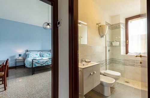 Castiglione d'Orcia Apartment | Apartment 'Rossello' with Private Terrace, Private Garden and Wi-Fi
