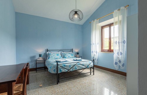 Castiglione d'Orcia Apartment | Apartment 'Rossello' with Private Terrace, Private Garden and Wi-Fi
