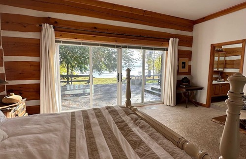 Innisfil Cottage | Architectural Log House on Lake Simcoe!