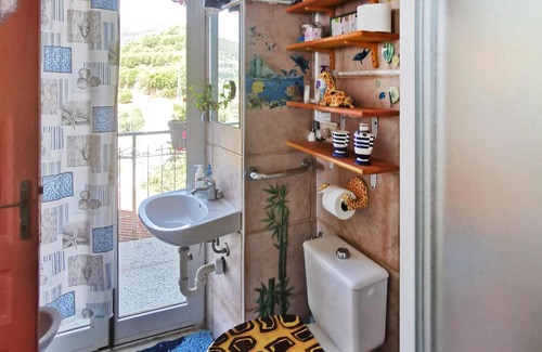 Latte Apartment | With a fantastic view of the sea and the coast, this cozy vacation apartment welcomes you to a green