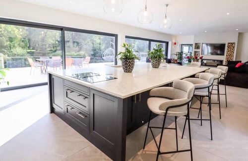 Cuddington Cottage | LOWER MILL, family friendly, with open fire in Cuddington, Cheshire