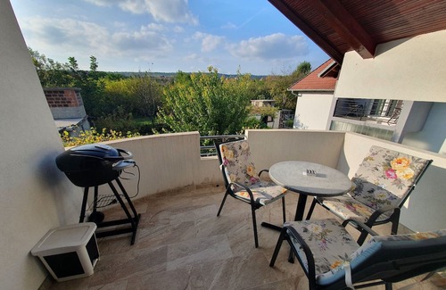 Cove Parja Apartment | Two bedroom apartment with terrace Knin, Zagora (A-21851-a)