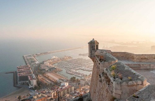 Alicante Apartment | Beautiful 1 bedroom Apartment with gallery and Air Conditioning (cb6/yr)