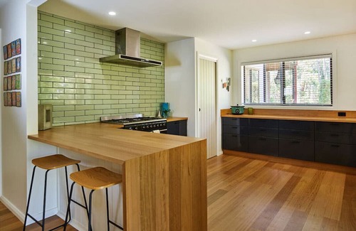 Reedy Creek House | Set Amongst the Trees Only Minutes to the Largest Shopping Center on the Gold Coast