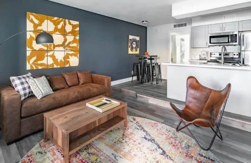 Camelback East Apartment | Gorgeous CozySuites Camelback w/pool,parking! 05