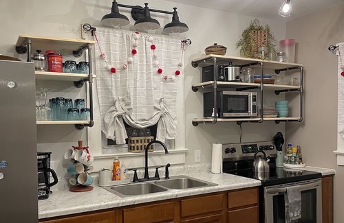 Nashville House | Little Grace is a comfy space to call home right outside of town.