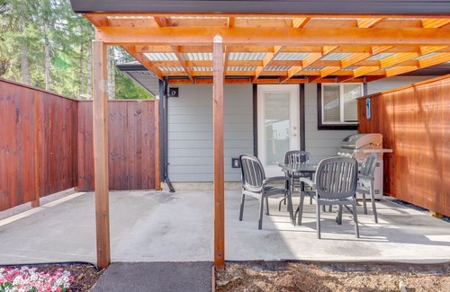 Port Alberni House | The Bear Guest House: Charming 1 bedroom house with private patio!
