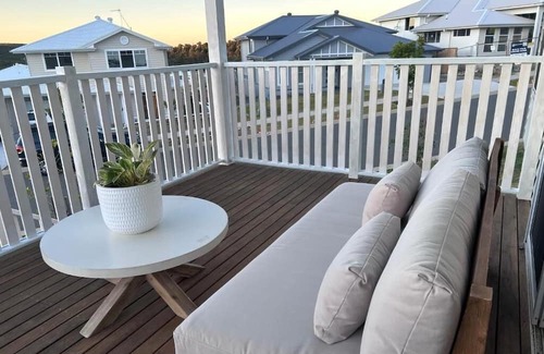 Catherine Hill Bay Apartment | Blue Moon Getaway, cozy, relaxing... stones throw from the beach and the lake