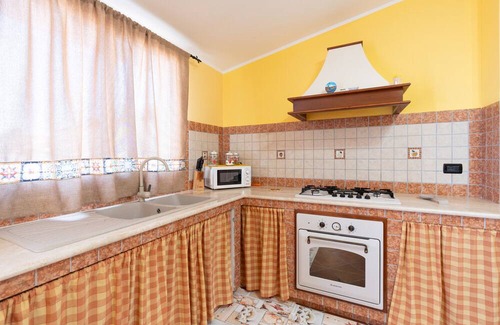 Trappeto House | Holiday Home 'Adelaide' with Sea View, Private Terrace and Wi-Fi