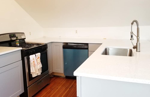Fifth Ward Apartment | Coastal 2 bed with a view