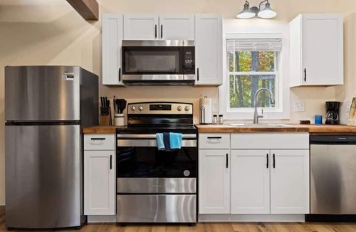 Hendersonville House | Sunshine Cottage~$375 Free Activities Daily