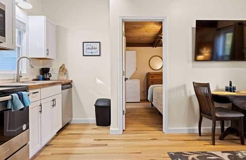 Hendersonville House | Sunshine Cottage~$375 Free Activities Daily