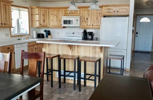 Hale Cabin | Lakefront Lookout on Sage Lake!