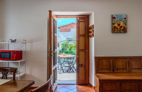 Carlazzo House | Beautiful private villa for 6 people with WIFI, patio and pets allowed