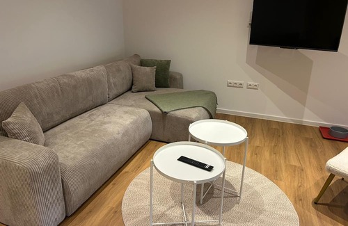 Krummendeich Apartment | Dyke love - Modern apartment on the Hundegutshof, ideal for a vacation with your dog