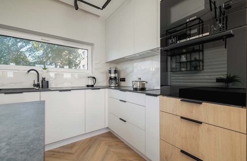 Tychy Apartment | Barona 51 Tychy | Air Conditioned Apartment with Parking and Desk