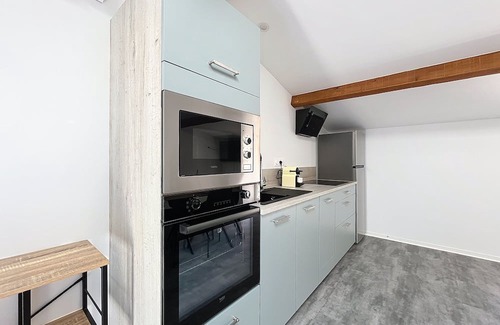 Anglade Apartment | Comfortable 2-bedroom apartment near Blaye, ideal for workers/vacationers