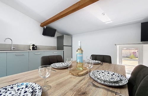 Anglade Apartment | Comfortable 2-bedroom apartment near Blaye, ideal for workers/vacationers