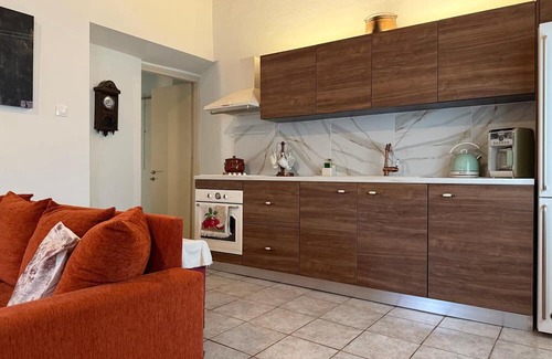 Peroulion Apartment | Apartment 'Pouglia Traditional House' with Sea View, Wi-Fi and Air Conditioning
