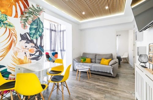 Chana Apartment | Luxury Apartment Near Granada Center - 3 Mins to Train Station